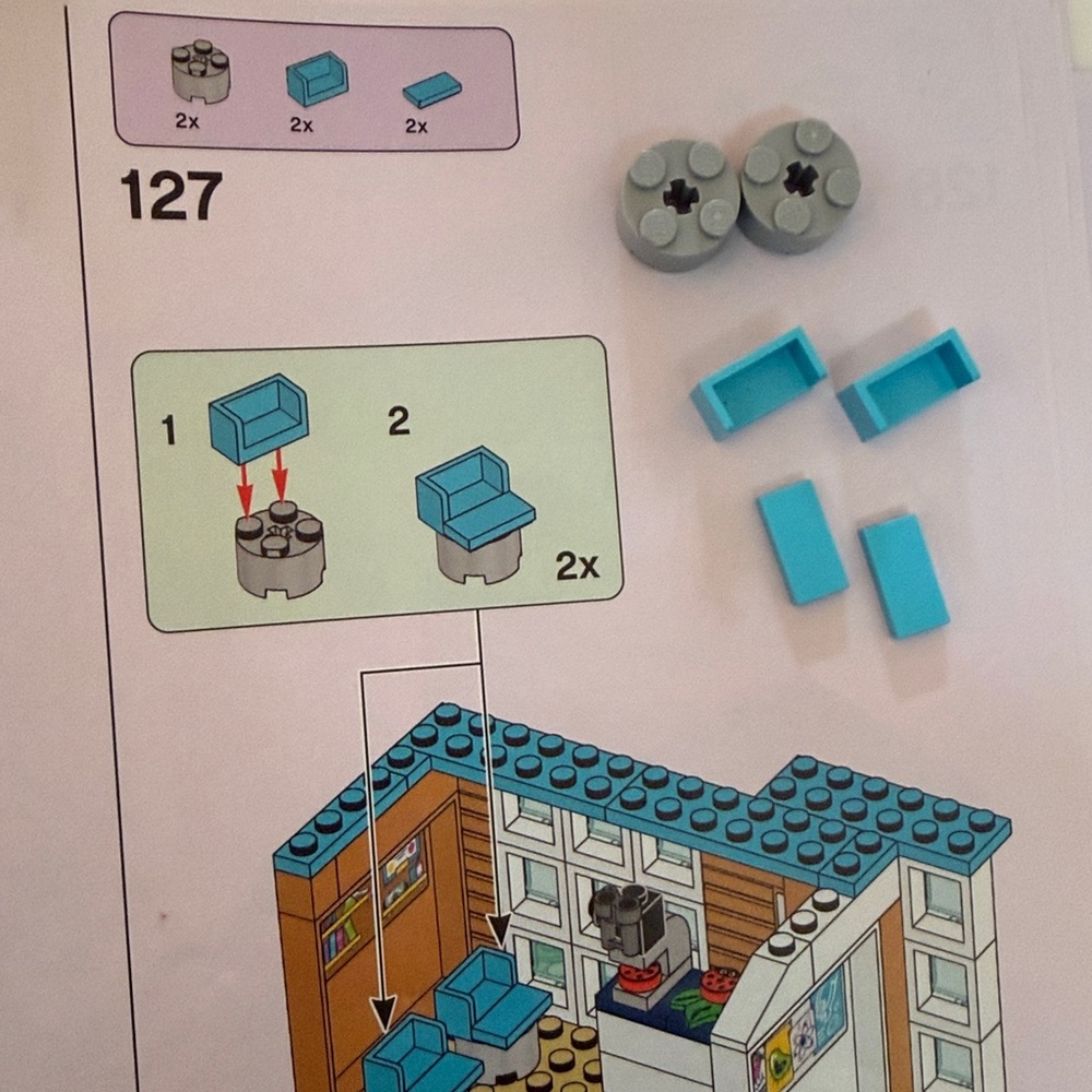 LEGO Friends Heartlake City School Set. 605 pieces. EUC. Building. Summer. - Picture 15 of 17